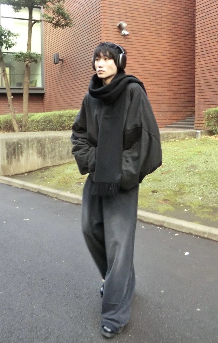 Black Scarf Outfit Men, Japanese Street Fashion Men, Korean Street Fashion Men, Streetwear Fashion Men, Asian Men Fashion, Asian Streetwear, Japan Outfit, Korean Streetwear, Street Fashion Men Streetwear