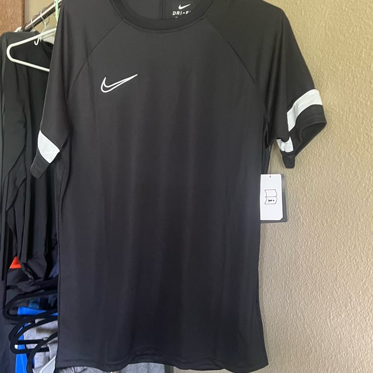 Nike Black Tee Nike Sporty Black T-shirt, Nike Black Sporty T-shirt, Black Crew Neck Shirt For Sports, Nike Black Crew Neck Top, Casual Nike Black T-shirt, Casual Black Nike T-shirt, Black Sporty Short Sleeve Shirt, Casual Black Shirt For Sports, Nike Black Casual Shirt