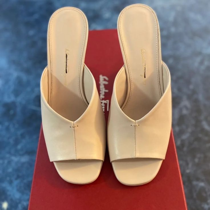 Salvatore Ferragamo Sansu Leather Mules Size 6.5 $795. Condition Is "Pre-Owned". Worn Once. Box Included. Shipped With Usps Priority Mail. Rich Leather Mules Are Set Atop An Architectural Curved Block Heel. Leather Upper Open Toe Slip-On Style Lining: Leather Leather Sole Made In Italy Size Self-Covered Block Heel, 3.25" (85mm) Please Note: Fits True To Size. Leather Slip-on Heels With Sculpted Heel, Luxury Beige Leather Heels, Designer Calf Leather Mules With Sculpted Heel, Cream Leather Shoes For Formal Occasions, White Calf Leather Mules, Luxury Leather Heels For Galas, Elegant Beige Heels With Leather Lining, Classic Pointed Toe Leather Shoes For Summer, High Heel Calf Leather Heels With Leather Lining