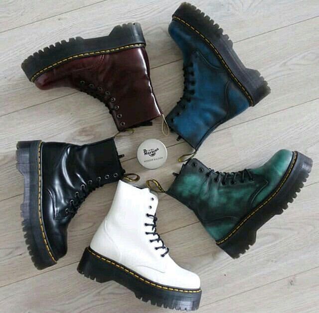 Galaxy Converse, Martens Style, Doc Martens Boots, High Boots Outfit, Martens Boots, Aesthetic Shoes, Shoe Inspo, Pretty Shoes, Dream Shoes