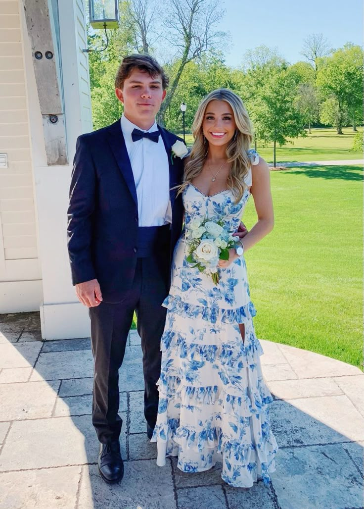 Blue And White Party Dresses, Prom Dress Inspo, Floral Prom Dresses, Marine Uniform, Prom Dress Ideas, Prom 2024, Prom Inspo, Elegant Party Dresses, Chiffon Floral