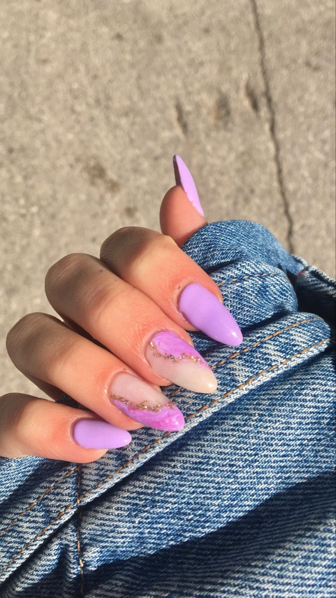 #nails #nailinspo #naildesigns #lilac Lilac Pink Nails, Lila Nails Design, Summer Nails Lilac, Lilac And Pink Nails, Lilac Marble Nails, Lila Nail Art, Purple Almond Nails Design, Lilac Nail Ideas, Lilac Almond Nails