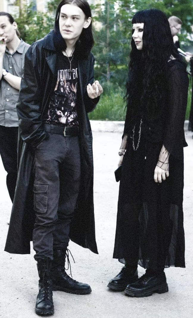 Dark Witch Aesthetic Outfit Male, Goth Couple Outfits, Men Goth Style, Traditional Goth Men, Y2k Goth Men, Midwest Gothic Aesthetic Outfits, Men’s Gothic Fashion, Comfy Goth Aesthetic, Gothic Mens Outfits