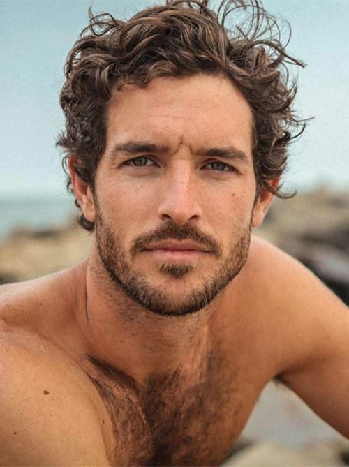 Justice Joslin, Men's Curly Hairstyles, Men Haircut Curly Hair, Wavy Hair Men, Wavy Haircuts, Corte De Cabelo Masculino, Mens Haircuts Short, Model Face, Curly Hair Men