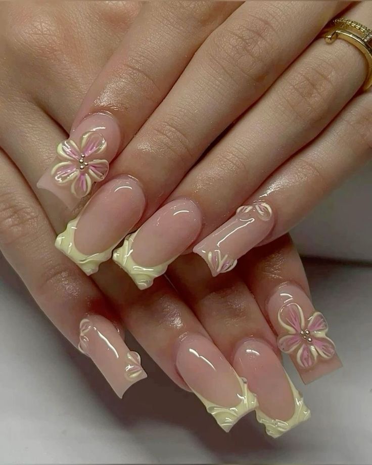 Pretty Nails Short Square, Cute Nail Designs For Acrylics Square, Yellow Nail With Flower, 3d Nail Art Square Nails, Nail Inspo Square Designs, Flower French Nail Designs, Nails Inspo Square Short, Summer Nails Inspo 2024 Square, Short Nail Designs 3d Flower