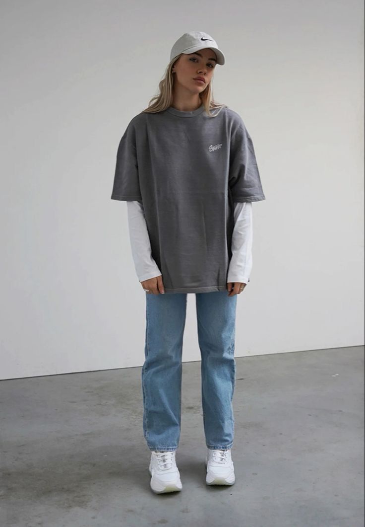 Women’s Baggy Outfit, How To Style Tee Shirts Outfit, Tomboy Spring Outfits, Baggy Tomboy Outfits, Fem Tomboy Outfits, Tom Boy Chic, Tomboy Femme Style Outfits, Soft Masc Outfits, Tomboy Summer Outfits