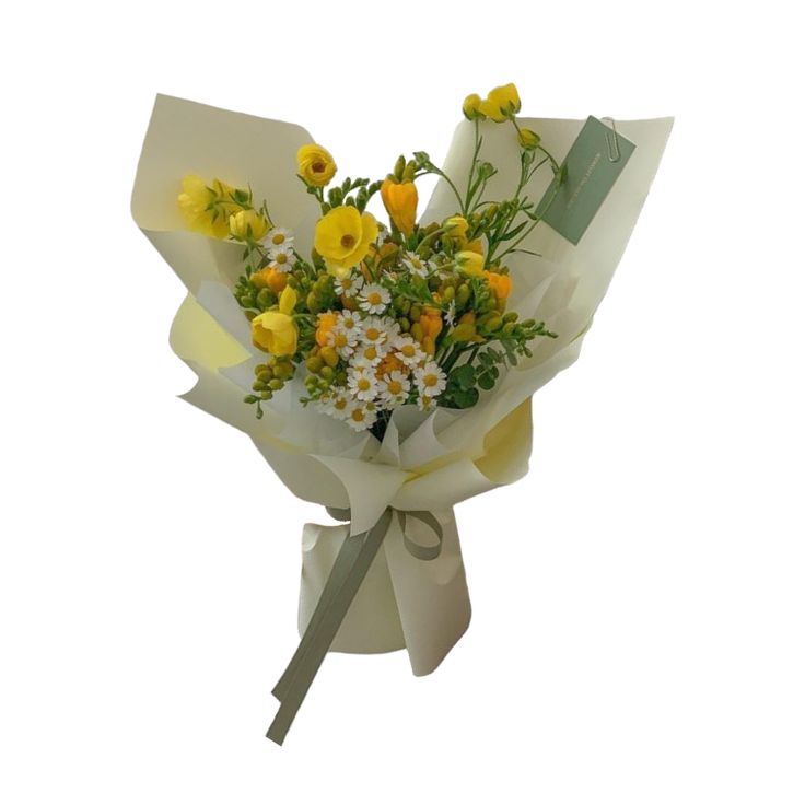 a bouquet of yellow and white flowers