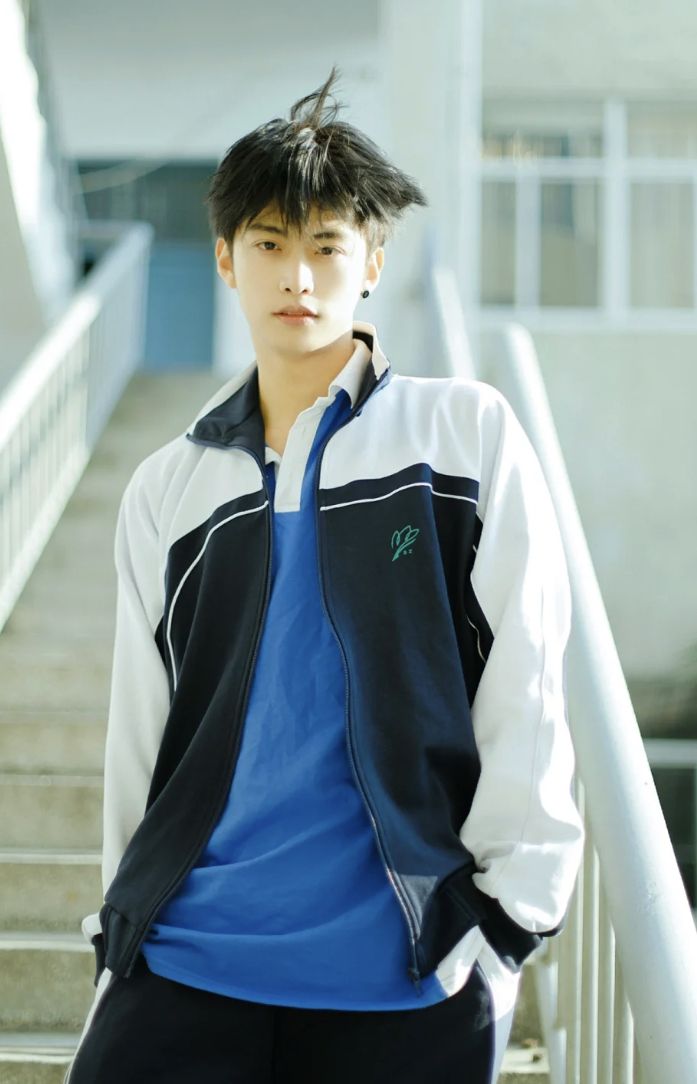 School Sports Outfits, Chinese High School, Japanese High School Uniform, Zhang Bin Bin, Boys School Outfits, Japanese Uniform, Bin Bin, High School Uniform, Japanese High School