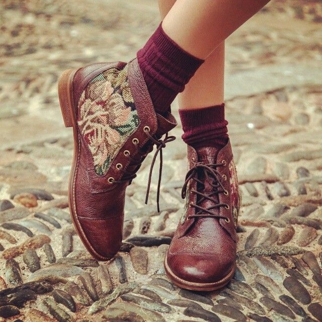 Mode Inspo, Mode Vintage, Doc Martens, Dream Wardrobe, Sock Shoes, Cute Shoes, Me Too Shoes, Combat Boots, Shoes Flats