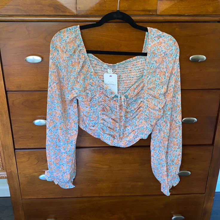 Super Cute Trendy Orange Spring Blouse, Trendy Orange Blouse For Spring, Orange V-neck Blouse For Day Out, Orange Long Sleeve Blouse For Vacation, Orange V-neck Blouse For Brunch, Long Sleeve Orange Blouse For Vacation, Fitted Peach Top For Brunch, Peach Long Sleeve Tops For Brunch, Orange Long Sleeve Blouse For Day Out