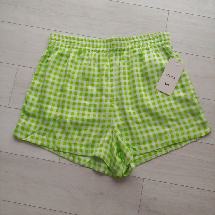 Rvca Sawyer Shorts Green Flash Made With Woven Viscose, The Sawyer Short Is Lightweight And Beyond-Comfortable. The Women's Lifestyle Short Has A Regular Fit, A Stretchy Elastic Waist, And Front Pockets. A Two-Tone Gingham Print Adds The Perfect Pop Of Color To Your Warm-Weather Style. Women's Shorts. Fabric: Woven Rayon. Fit: Regular Fit. Pockets: Front Pockets. Faux Back Pockets. Materials 100% Viscose New Retail $50 Sz M/10 Womens Smoke & Pet Free Home Rvca Roxy Reef Quiksilver Volcom Brixton Hurley Columbia Mauiandsons O'neill Ripcurl Vans Beach Swim Party Surfing Holiday Summer Spring Vacation Sun Roxy Quiksilver Ripcurl O'neill Hurley Matilda Jane Billabong Tea Collection Kate S Summer Plaid Bottoms For Day Out, Spring Vacation Gingham Bottoms, Summer Gingham Bottoms With Elastic Waistband, Plaid Bottoms For Spring Vacation, Spring Vacation Plaid Bottoms, Plaid Beach Bottoms For Spring, Gingham Bottoms For Summer Picnic, Gingham Cotton Shorts For Day Out, Summer Plaid Bottoms For Vacation