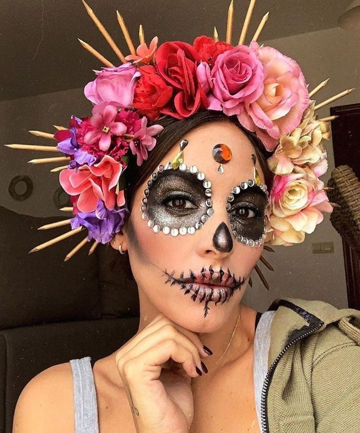 Makijaż Sugar Skull, Mexican Halloween Costume, Wicked Crafts, Couronne Diy, Mexican Halloween, Headpiece Diy, Halloween Accessories Hair, Halloween Makeup Inspiration, Diy Bridal