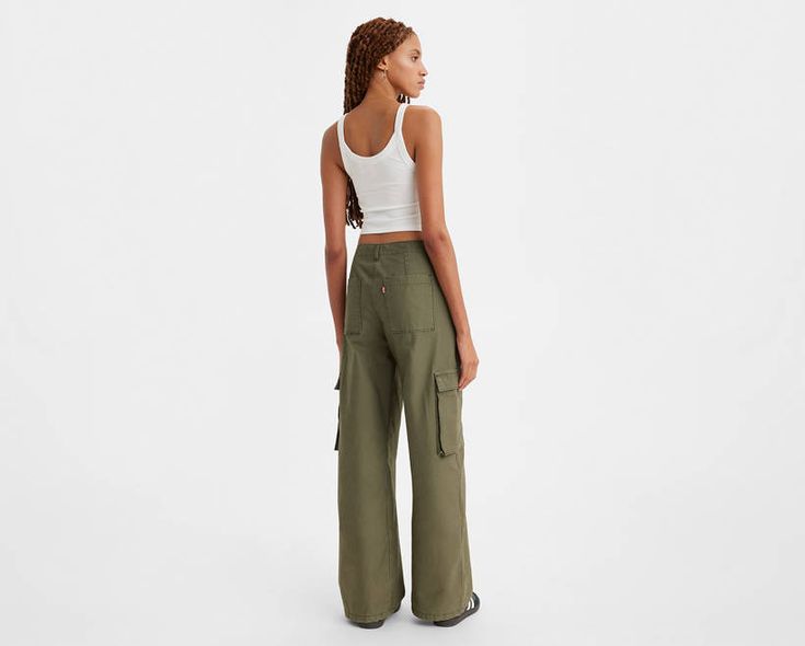 A little grungy, a little '90s and a whole lotta style. With a flattering mid rise and a loose, relaxed fit, our Baggy Cargo Pants are inspired by beloved vintage cargos with just the right amount of bagginess for everyday wear. The best part? Their oversized pockets are perfect for stashing your keys, phone;you name it. A little grungy, a little '90s A flattering mid rise Cut with a relaxed, baggy fit Features a wide leg Finished with oversized patch pockets Levi Cargo Pants, Baggy Cargo Pants Outfit, Cargo Pants Look, Young Mom Style, Vintage Cargos, Cargo Pants Outfits, Cargo Pants Style, Oversized Pockets, Army Pants