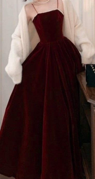 Fashion London, Dark Red Dresses, Girl Soft, Simple Prom Dress, Red Dresses Classy, Dress Classy, Prom Dress Inspiration, Soft Aesthetic, Korean Fashion Dress