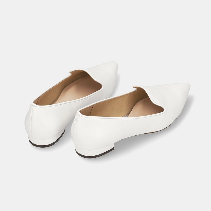 Opera flat shoes with a deep instep design perfect for your current mood. A pair of shoes that is easy to wear for daily wear and for work. Beige Pumps, Foot Pain, Current Mood, Suede Material, Artificial Leather, Lining Fabric, Trending Shoes, Daily Wear, Shoes Flats