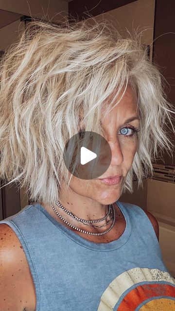 Kelly Pollitt | WILD Tribe Style | on Instagram: “Here’s my version of a looser, beachy wave. . . . .” Wild Tribe Style Hair, How To Do Waves On Short Hair, Trendy Blonde Hair Short, Kelly Pollitt, Beachy Waves Short Hair, Wild Tribe Style, Wild Tribe, Short Hair Waves, Messy Bob