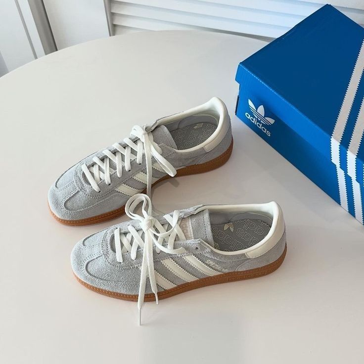 Spezial Adidas, Trendy Shoes Sneakers, Pretty Shoes Sneakers, Shoe Wishlist, Silver Sneakers, Adidas Shoes Women, Adidas Spezial, Shoe Inspo, Ideas Outfit