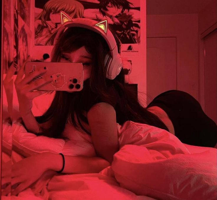 Gamer Gf Aesthetic, Gamer Headphones Aesthetic, Gamer Icon, Gamer Pfp, Girl Gamer Aesthetic, Gamergirl Aesthetic, Gamer Girl Pfp, Gamer Girl Photoshoots, Gamer Headset Aesthetic