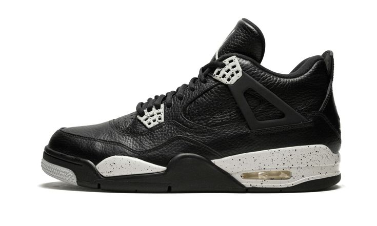 Shoes For Teenage Girl, Jordan 4 Retro Oreo, Trending Shoes For Women, Oreo Shoes, Shoes For Teens, Shoes Trending, Basketball Shoes For Men, Red Trainers, Shoes 2022