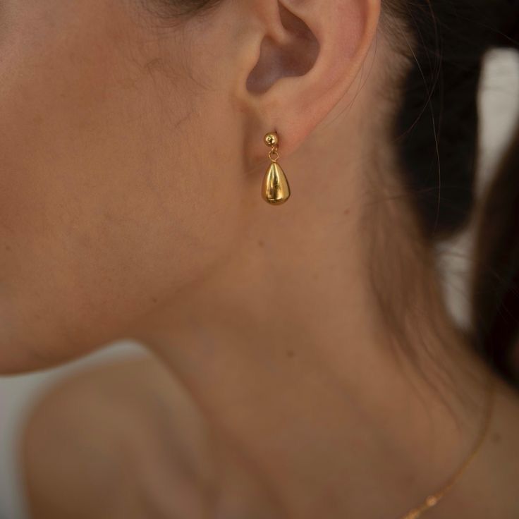 Small Earrings Gold, Simple Gold Earrings, Small Drop Earrings, Gold Earrings Models, Modern Gold Jewelry, Gold Rings Fashion, Gold Jewelry Simple, Classy Jewelry, Fancy Jewellery