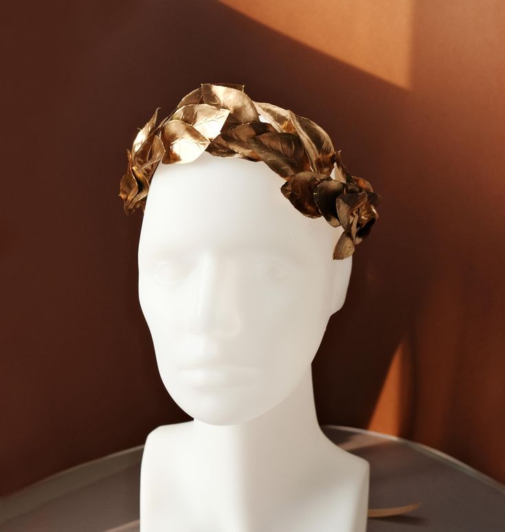 This Gold Leaf Crown is a timeless accessory, inspired by Greek mythology. The laurel headdress is crafted to evoke the aura of a Greek god, adding a regal, natural look for a variety of special occasions. Ideal for weddings, New Year's Eve celebrations, themed parties, or memorable photo sessions. Crown For Men, Gold Leaf Crown, Leaf Crown, New Year's Eve Celebrations, Greek God, Costume Hats, Timeless Accessories, Greek Gods, Nouvel An