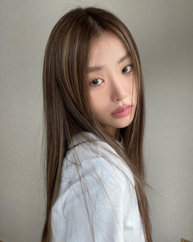 Asian Hair Dyed, Asian Hair Inspo, Korean Hair Dye, Asian Brown Hair, Asian Hair Dye, Asian Hair Highlights, Hair Color Asian, Korean Hair Color, Red Hair Inspo