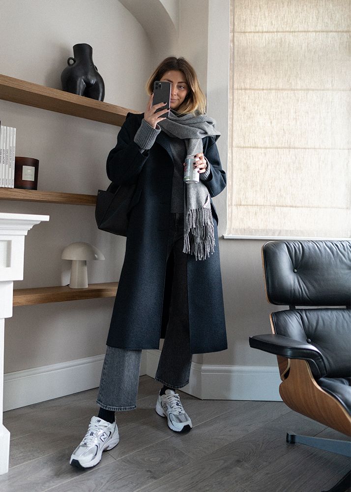 Blue Coat Outfit, New Balance 530 Outfit, Emma Hill, Chique Outfit, New Balance Style, New Balance Outfit, Winter Outfit Inspiration, Mode Casual, Outfit Trends