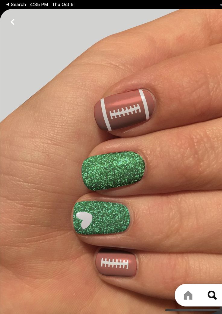 Fall Football Nails, Cute August Nails, Football Nails Design, Football Nail Designs, Football Nail Art, Football Clip Art, Sports Nails, Football Nails, Pedi Ideas