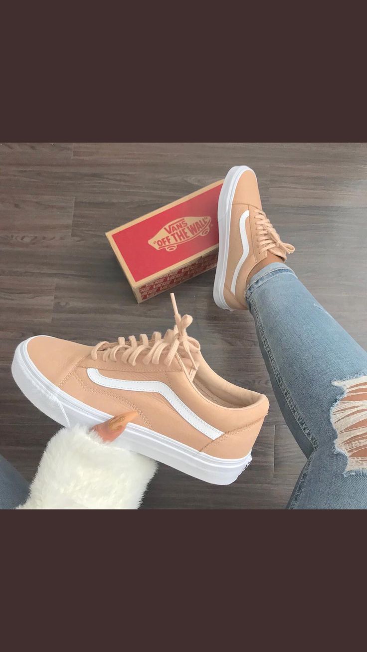 Zapatillas tumblr Vans Shoes Fashion, Vans Outfit, Basket Style, Trendy Shoes Sneakers, All Nike Shoes, Fresh Shoes, Cute Sneakers, Cute Nike Shoes, Girly Shoes