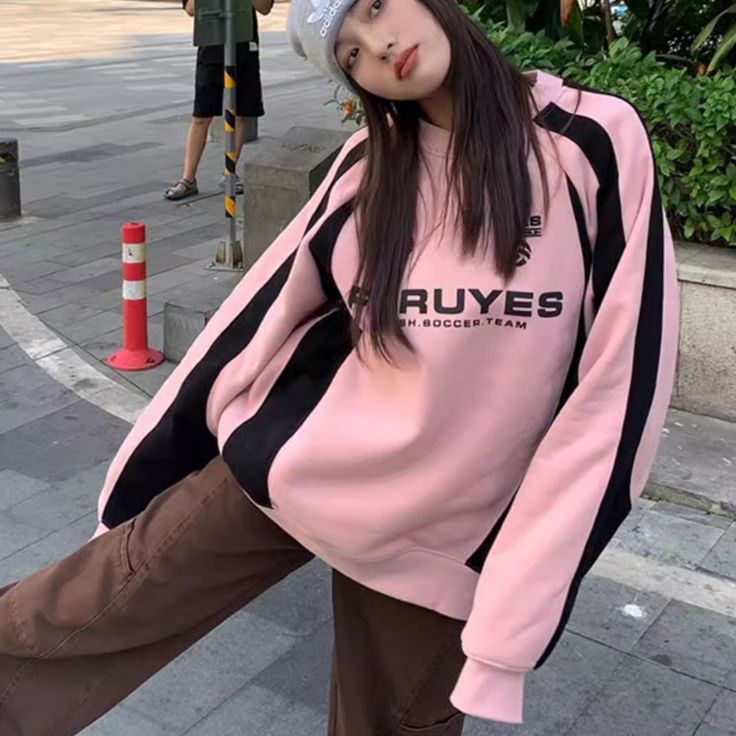 Wrap yourself in luxury with our Pink Letter Sweatshirt. Featuring a sophisticated patchwork design, this sweatshirt adds an elevated touch to your outfit. The soft pink letters add a subtle pop of color, making it perfect for any occasion. Elevate your style and comfort with our exclusive sweatshirt. Features: -15% Cotton,85% Polyester -Crew Neck -Letter -Super Soft Fabric -Regular fit -Classic style College Long Sleeve Contrast Color Sweatshirt, Pink Patchwork Hoodie For Fall, Pink Long Sleeve Sweater With Contrast Color, Varsity Color Block Long Sleeve Sweatshirt, College Crew Neck Patchwork Sweatshirt, Pink Letter Print Sweatshirt For Winter, Pink Sweatshirt With Letter Print For Winter, Pink Long Sleeve Sweatshirt With Patchwork, Pink Patchwork Long Sleeve Sweatshirt