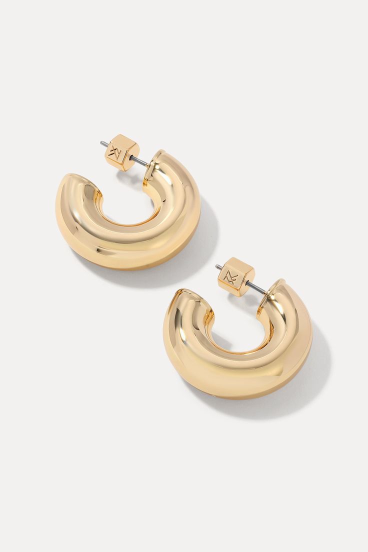 With a chunky silhouette and a rounded shape, the Drew Huggies are the epitome vintage chic charm. An elegant and stylish pair for everyday wear, you’ll love how well they can transition from casual day looks to date night ensembles. 18k gold-plated brass 25mm diameter, 7mm thick Timeless Gold Jewelry With Gold-tone Hardware, Elegant Brass Jewelry With Gold-tone Hardware, Chic Gold-tone Evening Jewelry, Chic Brass Hoop Earrings For Everyday, Chic Everyday Brass Hoop Earrings, Chic Hoop Earrings For Formal Occasions, Chic Brass Hoop Earrings For Formal Occasions, Elegant Everyday Hoop Earrings With Gold-tone, Chic Gold-tone Hoop Earrings For Formal Occasions