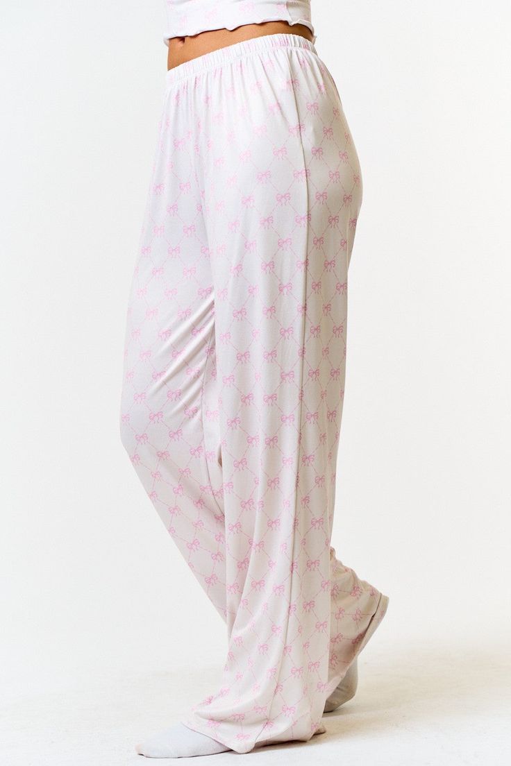 Bow printed wide leg soft knit lounge pants. Pair with the Brushed Bow print cami top for the perfect comfy set. Christmas Wish List Coquette, Cute Lounge Wear, Bow Clothing, Pjs Pants, Bow Clothes, Bow Pants, Bow Print, Sweater Crop, Cute Preppy Outfits