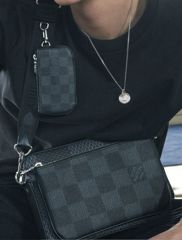 LV Trio Messenger Lv Belt Men Outfit, Lv Belt Men, Lv Bag Outfit, Lv Trio Messenger, Lv Sling, Bape Shoes, Dope Style, Mens Crossbody Bag, Outfits Hombre