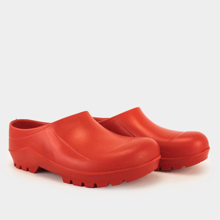 Italian Garden Clogs in Red – Gardenheir Birkenstock Clog, Birkenstock Clogs, Clogs Outfit, French Workwear, Garden Clogs, American Men, Italian Garden, Gardening Outfit, Best Advice