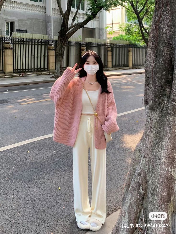 Modest Soft Girl Outfits, Korean Spring Outfits, Soft Girl Aesthetic Outfit, Winter Outfits Korean, Korean Style Outfits, Celana Kargo, Soft Feminine Outfits, How To Have Style, Outfit Ideas Winter