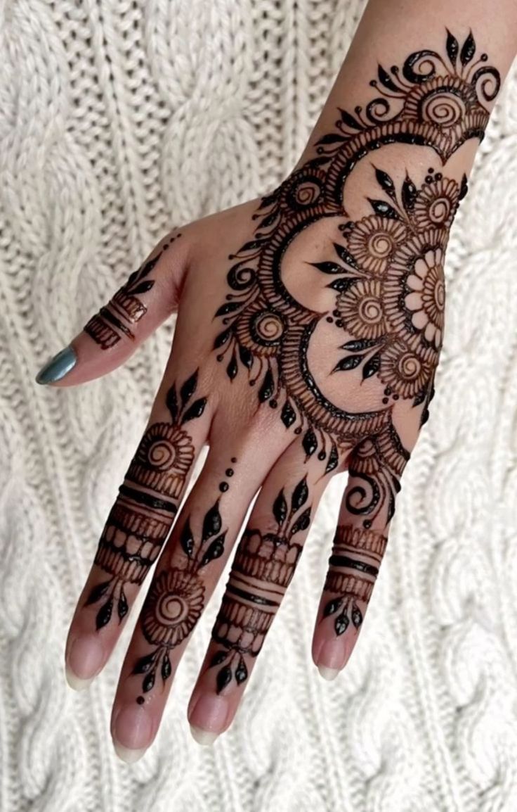 henna tattoo Henne Tattoo, Henna Flower Designs, Henna Designs Back, Inai Pengantin, Henna Style Tattoos, Henna Designs Wrist, Henna Nails, Henna Inspired Tattoos, Eid Mehndi Designs