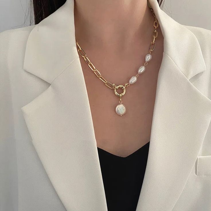 Pearl Necklace Metal Pendant Stitching Clavicle Chain Elegant Women's Pendant Women's Necklace Necklace Packaging, Thick Chain Necklace, Metal Choker, Choker Style Necklace, Trending Necklaces, Multi Layer Necklace, Hot Jewelry, Everyday Necklace, Choker Style