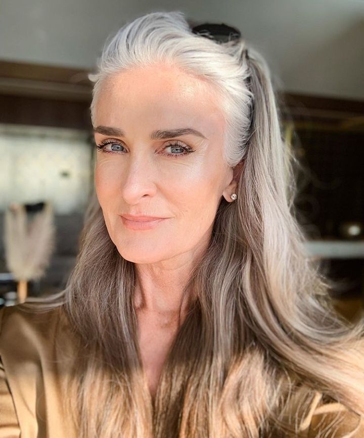 Caroline Labouchere, Grey Hair And Glasses, Nails Manicures, Hair And Glasses, Going Grey, Natural Gray Hair, Model Looks, Long Gray Hair, Instagram Time