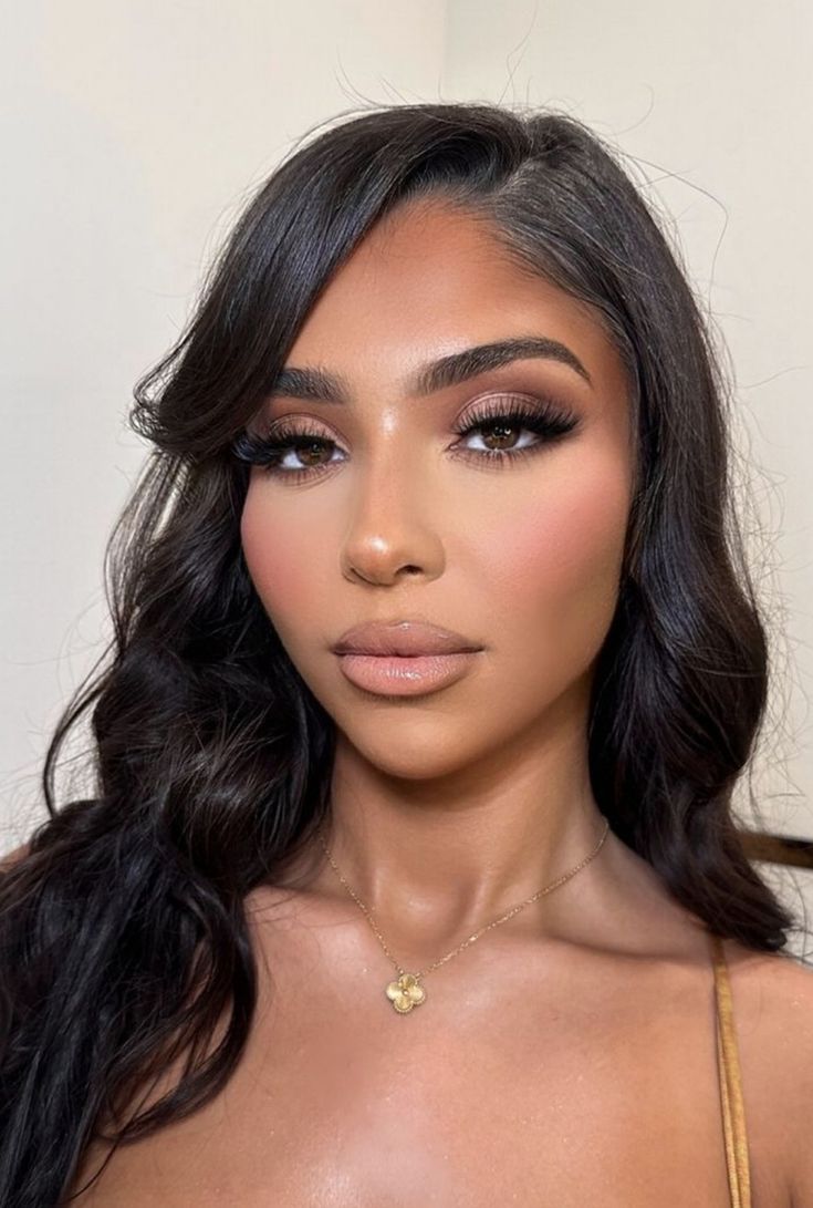 Classy Woman Makeup, Makeup Look For Photoshoot, Inverted Triangle Face Makeup, Makeup For Brown Eyes Prom, Makeup Ideas For Black Dress Night, Natural Makeup Full Glam, Natural Glam Makeup Senior Pictures, Pink Brown Smokey Eye, Matte Glam Eye Makeup