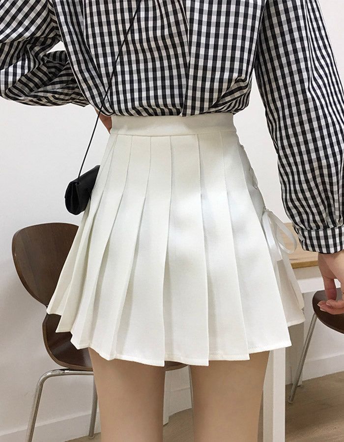 Cute A line side bow pleated skirt Color: white, pink, black Size(cm): S, M, L S length 39 waist 64 M length 40 waist 68 L length 41 waist 72 Egirl Skirt, Pink Skirt Outfits, Harajuku Skirt, High Waist Pleated Skirt, Pleaded Skirt, Tennis Skirt Outfit, High Waisted Pleated Skirt, Plaid Pleated Skirt, Skirt Summer