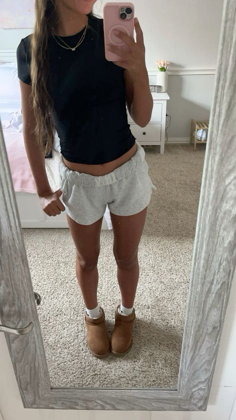 Winter Outfits Shorts, Leggings Outfits, Summer Ootd, Comfy Outfit, Casual Preppy Outfits, Trendy Outfits For Teens, Outfit Inspo Casual, Cute Lazy Day Outfits, Cozy Holiday