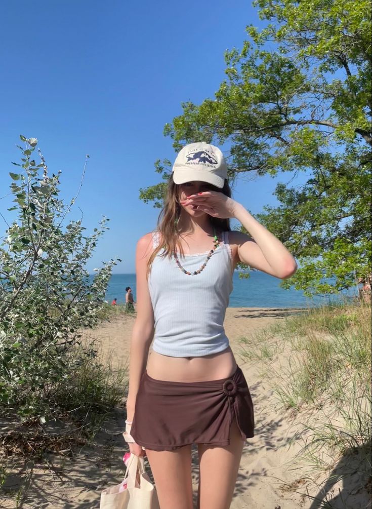 Hp Gaming, Beach Aesthetic Outfits, Cute Beach Outfits, Korean Summer Outfits, Beachy Outfits, Summer Picture Poses, Model Pose, Aesthetic Fits, Summer Beach Outfit