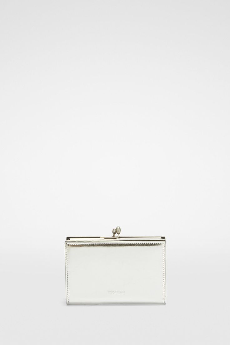 Goji Purse Small Woman | Jil Sander Official Online Store Silver Leather Evening Bag For Formal Occasions, Formal Silver Leather Evening Bag, Luxury Leather Wallet With Silver-tone Logo, Modern Compact Wallets For Formal Use, Elegant Compact Leather Trifold Wallet, Elegant Compact Trifold Wallet With Coin Pocket, Classic Leather Wallet On Chain, Luxury Formal Wallets With Silver-tone Logo, Classic Leather Rectangular Wallet On Chain