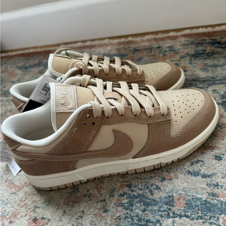 New With Tags. Women’s 8.5. Cute Shoes For School Casual, Nike Shoe Design Ideas, Trendy Fall Shoes For Women, Tan Nike Dunks, Sanddrift Dunks, Earth Tone Sneakers, Pretty Shoes For Women, Swag Shoes For Women, Oatmeal Dunks