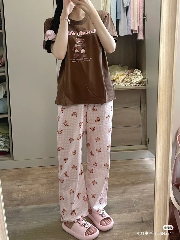 T Shirt Pajamas Aesthetic, Korean Pajamas Aesthetic, Pjs Korean, Korean Home Outfit, Pajamas Outfit Ideas, Cute Korean Pajamas, Korean Pjs, Korean Home Clothes, Piyama Aesthetic