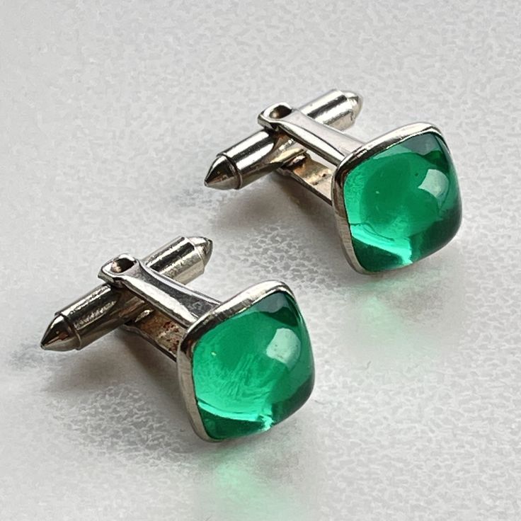 Vintage cufflinks  Green cabochon Silver tone metal Classic Green Cufflinks For Formal Occasions, Elegant Green Cufflinks For Formal Occasions, Classic Green Cufflinks For Gift, Classic Green Cufflinks As Gift, Vintage Silver Cufflinks For Business, Vintage Cufflinks, Tie Tack, Tie Accessories, Suit And Tie