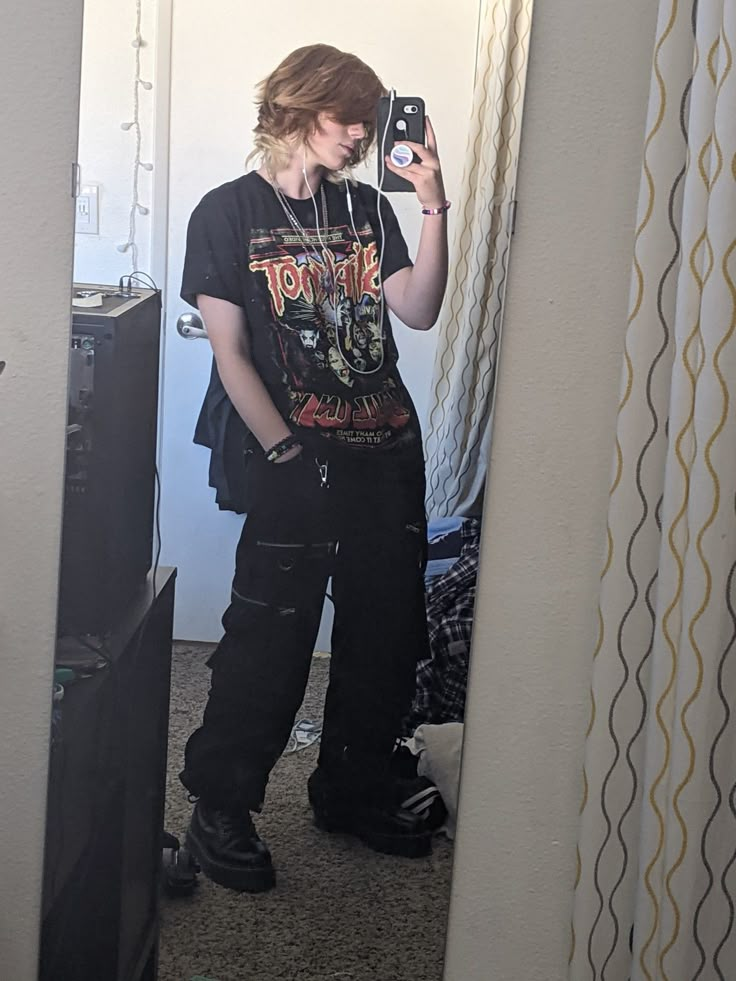 Picture from 2021 Emo Outfit Ideas Men, Alt Boy Style, Alt Men Style, Pretty Outfits Male, Goth Style Outfits Men, Men’s Goth Outfits, Men Grunge Aesthetic, Grunge Transmasc Outfits, Grunge Outfits Men Drawing