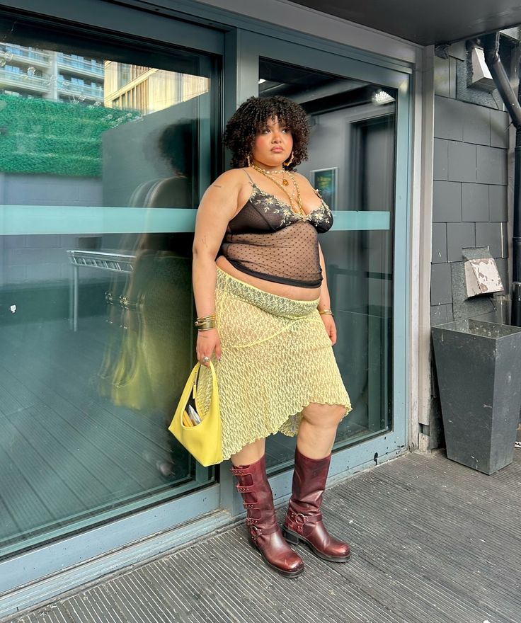 am i…the girl of ur dreams? Plus Size Ig Poses, Alessia Golfetto, Plus Size Influencers, Plus Size Body Reference, Fat Woman Aesthetic, Hippie Mom Style, Plus Size Reference, Plus Size Modeling Poses, Plus Size Fashion For Women With Belly