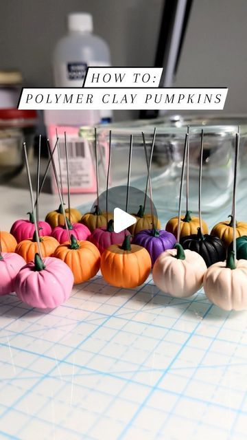 Clay Pumpkins, Clay Pumpkin, Halloween Pumpkin Diy, Miniature Polymer Clay, Polymer Clay Halloween, Halloween Clay, Halloween Tutorial, Halloween Miniatures, Diy Pumpkin