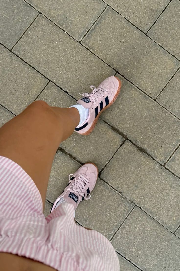 Adidas Fits Aesthetic, Pink And Blue Adidas Gazelle Outfit, Adidas Sneakers Aesthetic, Shoes Adidas Gazelle, Adidas Handball Spezial Pink, Adidas Spezial Black And Pink, Black Spezial Adidas Outfit, Spezials Adidas Outfit, Pink Spezial Adidas